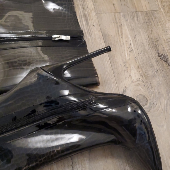 Fashionnova Snakeskin Thigh high heeled boots - Picture 5 of 6